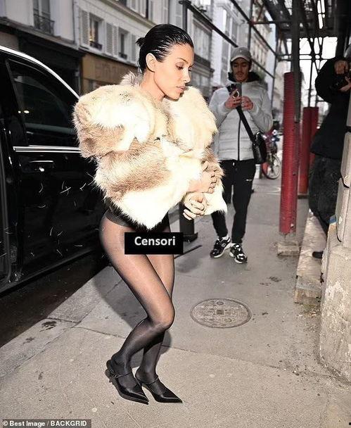 人妻 丝袜 撕开,人妻的私密瞬间