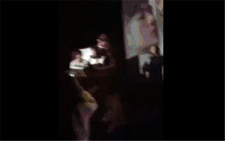 av女给男粉丝,与AV女神的甜蜜互动瞬间